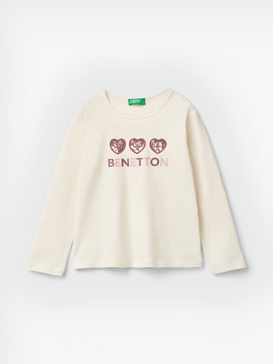 Camiseta Benetton crema con estampado y lentejuelas